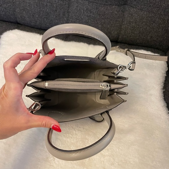 Michael Kors - Mercer Pebbled Leather Accordion Crossbody - Picture 3 of 4